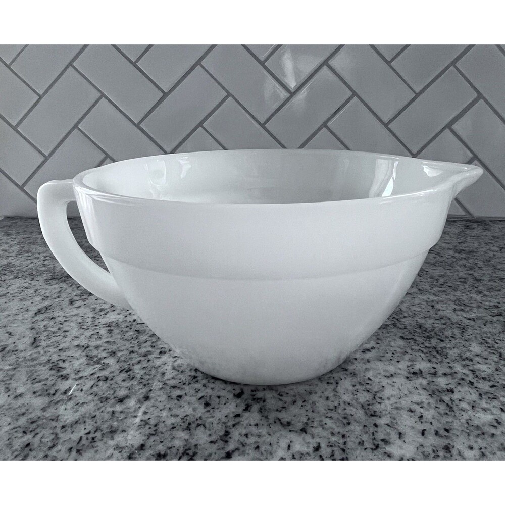 Vintage Fire-King White Milk Glass Batter Mixing Bowl Handle Spout USA 7.5”